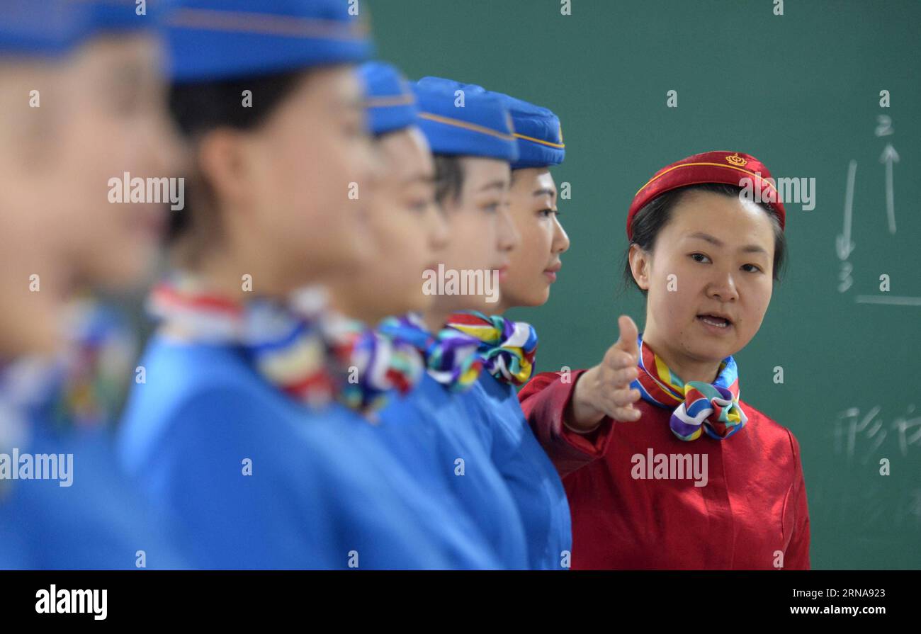 Flugbegleiter-Schule in China CHONGQING, Jan. 13, 2016 -- Students exercise in posture training at Bishan Vocational Education Center in Chongqing, southwest China, Jan. 13, 2016. These students were trained to be stewardesses of the high-speed train. ) (ry) CHINA-CHONGQING-STEWARDESS TRAINING (CN) XiexJie PUBLICATIONxNOTxINxCHN   Flight attendants School in China Chongqing Jan 13 2016 Students EXERCISE in posture Training AT Bishan Vocational Education Center in Chongqing Southwest China Jan 13 2016 Thesis Students Were trained to Be stewardess of The High Speed Train Ry China Chongqing Stewa Stock Photo