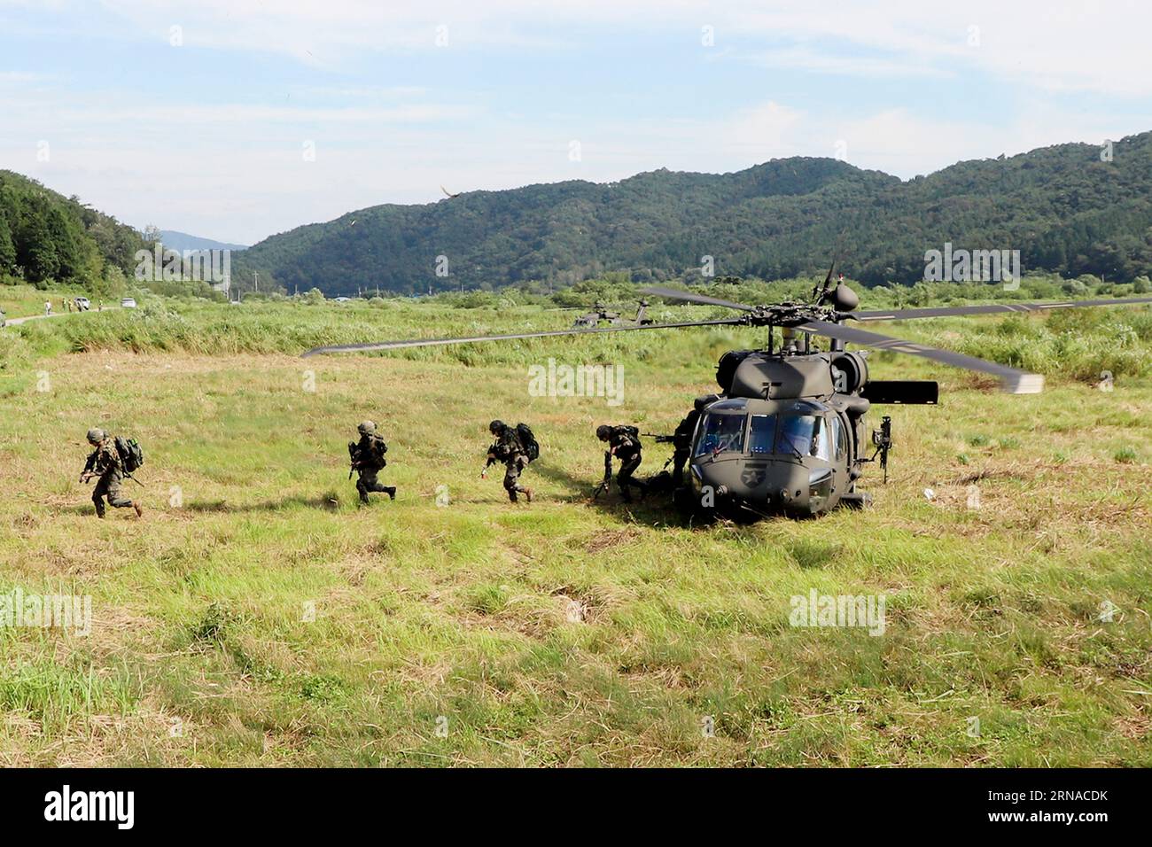 Jangsung, Jeonnam, South Korea. 31st Aug, 2023. Sep 1, 2023-Jangsung, South Korea-ROK and USA Army soldiers take part in an air assault training at near Jangsung-Gun in South Korea. South Korea and the United States staged combined AAT drills Friday to bolster their strategic maneuver capability, as part of the allies' key annual military exercise. (Credit Image: © Army Hq via ZUMA Press Wire) EDITORIAL USAGE ONLY! Not for Commercial USAGE! Stock Photo