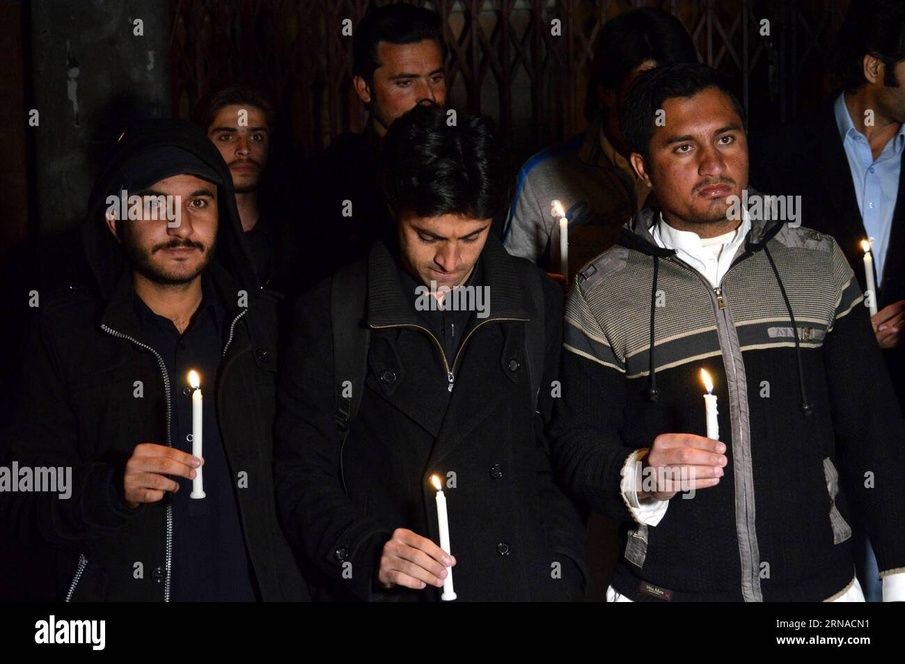 (160120) -- QUETTA, Jan. 20, 2016 -- Pakistani people hold candles during a vigil ceremony mourning victims of an attack in Bacha Khan University in southwest Pakistan s Quetta on Jan. 20, 2016. At least 22 people were killed and over 40 others injured when an unknown number of gunmen stormed a university in Charsadda district of Pakistan s northwest province of Khyber Pakhtunkhwa on Wednesday morning, local media reported. ) PAKISTAN-QUETTA-CHARSADDA-ATTACK-VIGIL Irfan PUBLICATIONxNOTxINxCHN   160120 Quetta Jan 20 2016 Pakistani Celebrities Hold Candles during a Vigil Ceremony Mourning Victim Stock Photo