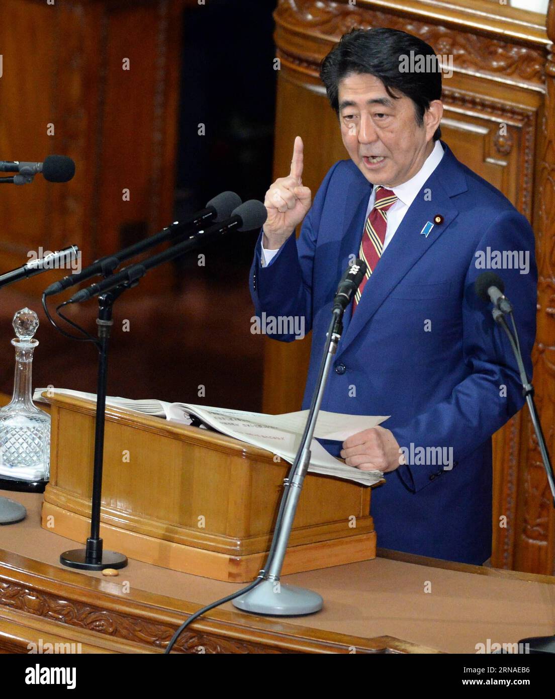 (160122) -- TOKYO, Jan. 22, 2016 -- Japanese Prime Minister Shinzo Abe delivers his policy speech during a session of the House of Representatives in Tokyo, Japan, on Jan. 22, 2016. Japanese Prime Minister Shinzo Abe sought to gain more votes from lower income class for the upcoming upper house election by vowing to address wage gaps in his policy speech on Friday. ) JAPAN-TOKYO-ABE-POLICY SPEECH MaxPing PUBLICATIONxNOTxINxCHN   160122 Tokyo Jan 22 2016 Japanese Prime Ministers Shinzo ABE delivers His Policy Speech during a Session of The House of Representatives in Tokyo Japan ON Jan 22 2016 Stock Photo