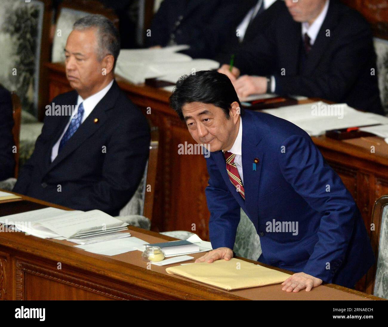 (160122) -- TOKYO, Jan. 22, 2016 -- Japanese Prime Minister Shinzo Abe (R) attend a session of the House of Representatives in Tokyo, Japan, on Jan. 22, 2016. Japanese Prime Minister Shinzo Abe sought to gain more votes from lower income class for the upcoming upper house election by vowing to address wage gaps in his policy speech on Friday. ) JAPAN-TOKYO-ABE-POLICY SPEECH MaxPing PUBLICATIONxNOTxINxCHN   160122 Tokyo Jan 22 2016 Japanese Prime Ministers Shinzo ABE r attend a Session of The House of Representatives in Tokyo Japan ON Jan 22 2016 Japanese Prime Ministers Shinzo ABE sought to Ga Stock Photo