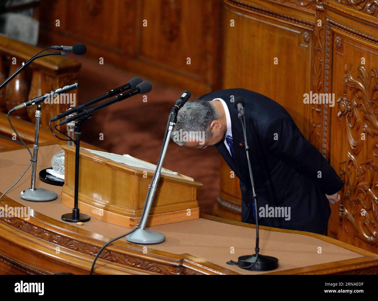(160122) -- TOKYO, Jan. 22, 2016 -- Japan s Economy and Fiscal Policy Minister Akira Amari bows to apologize due to his bribery scandal during a session of the House of Representatives in Tokyo, Japan, on Jan. 22, 2016. Japanese Prime Minister Shinzo Abe sought to gain more votes from lower income class for the upcoming upper house election by vowing to address wage gaps in his policy speech on Friday. ) JAPAN-TOKYO-ABE-POLICY SPEECH MaxPing PUBLICATIONxNOTxINxCHN   160122 Tokyo Jan 22 2016 Japan S Economy and Fiscal Policy Ministers Akira Amari bows to apologize Due to His bribery Scandal dur Stock Photo