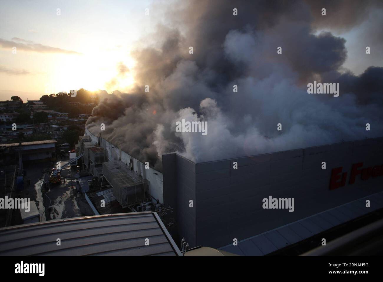 (160126) -- PANAMA CITY, Jan. 26, 2016. -- Photo taken on Jan. 26, 2016 shows the scene of the fire in El Fuerte supermarket in San Miguelito, in Panama City, capital of Panama, Jan. 26, 2016. National Director of the Panama Fire Department Jaime Villar said that the fire started about 4:30 early Tuesday. ) PANAMA-PANAMA CITY-ACCIDENT-FIRE MauricioxValenzuela PUBLICATIONxNOTxINxCHN   160126 Panama City Jan 26 2016 Photo Taken ON Jan 26 2016 Shows The Scene of The Fire in El Fuerte Supermarket in San Miguelito in Panama City Capital of Panama Jan 26 2016 National Director of The Panama Fire Dep Stock Photo