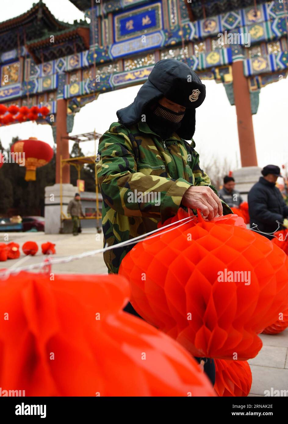 Red chinese lanterns hung up hi-res stock photography and images