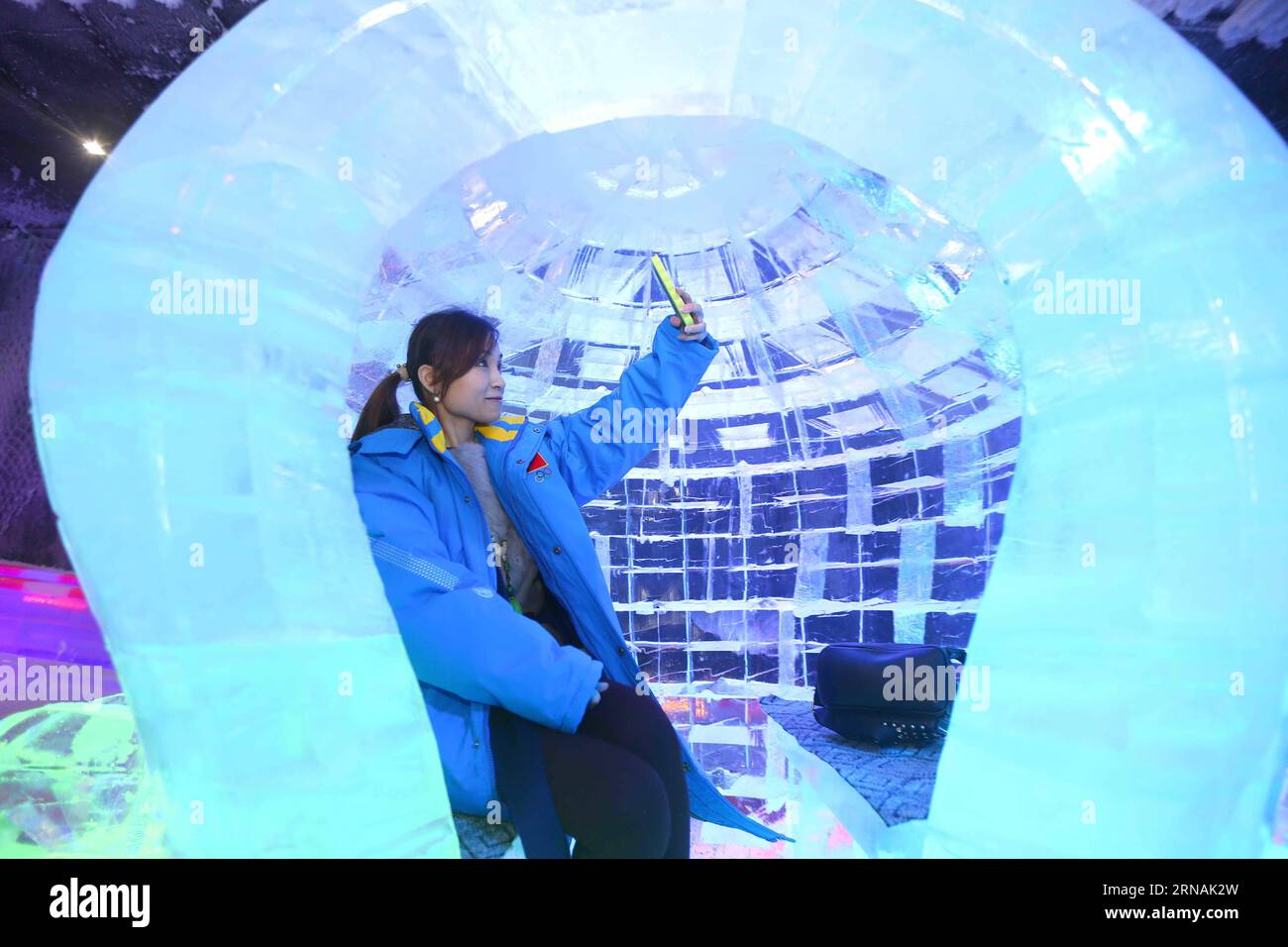 (160130) -- RUIAN (ZHEJIANG) , Jan. 30, 2016 -- A visitor takes selfies with an ice sculpture displayed in an indoor ice sculpture exhibition in Ruian City, east China s Zhejiang Province, Jan. 30, 2016. ) (wyl) CHINA-ZHEJIANG-ICE SCULPTURE (CN) ZhuangxYingchang PUBLICATIONxNOTxINxCHN   Ruian Zhejiang Jan 30 2016 a Visitor Takes selfies With to ICE Sculpture displayed in to Indoor ICE Sculpture Exhibition in Ruian City East China S Zhejiang Province Jan 30 2016 wyl China Zhejiang ICE Sculpture CN  PUBLICATIONxNOTxINxCHN Stock Photo