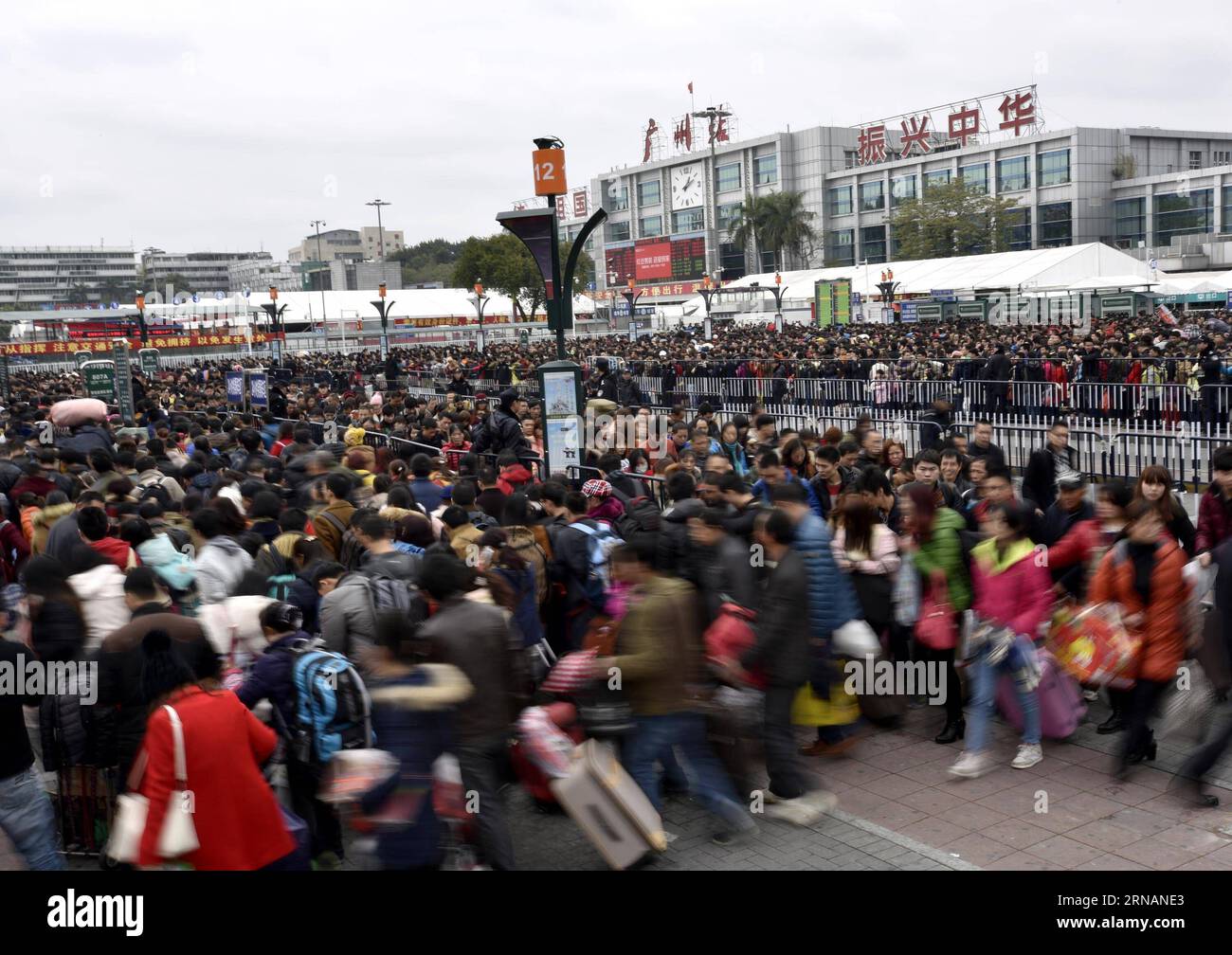 (160202) -- GUANGZHOU, Feb. 2, 2016 -- Passengers rushing home for the coming Spring Festival, or the Chinese Lunar New Year, are seen stranded out of Guangzhou railway station in Guangzhou,south China s Guangdong Province, Feb. 2, 2016. Some 50,000 passengers were detained in the railway station due to delays of trains caused by continous bad weather. ) (cxy) CHINA-GUANGZHOU-RAILWAY-PASSENGER-DELAY (CN) LuxHanxin PUBLICATIONxNOTxINxCHN   Guangzhou Feb 2 2016 Passengers Rushing Home for The Coming Spring Festival or The Chinese Lunar New Year are Lakes stranded out of Guangzhou Railway Station Stock Photo