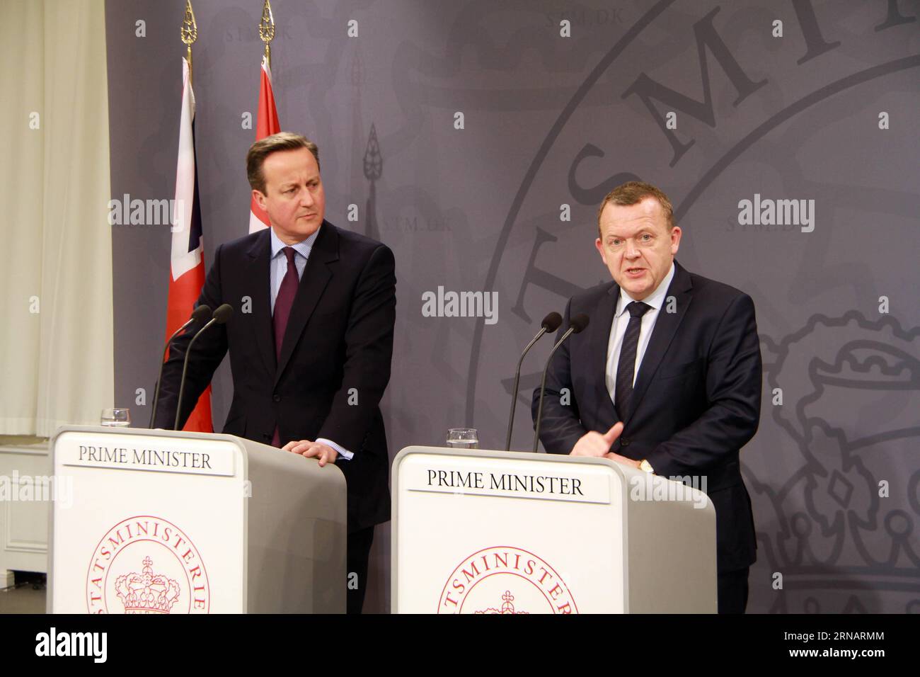 Danish Prime Minister Lars Loekke Rasmussen (R)and British Prime Minister David Cameron attend a press conference after their meeting in Copenhagen, Denmark, on Feb. 5, 2016. Danish Prime Minister Lars Loekke Rasmussen said here on Friday that he stood behind his British counterpart David Cameron s reform proposals aimed at keeping Britain in the European Union (EU). ) DENMARK-COPENHAGEN-BRITAIN-PM-MEETING ShixShouhe PUBLICATIONxNOTxINxCHN   Danish Prime Ministers Lars Loekke Rasmussen r and British Prime Ministers David Cameron attend a Press Conference After their Meeting in Copenhagen Denma Stock Photo