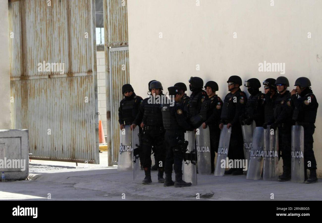 Nuevo stand hi-res stock photography and images - Alamy