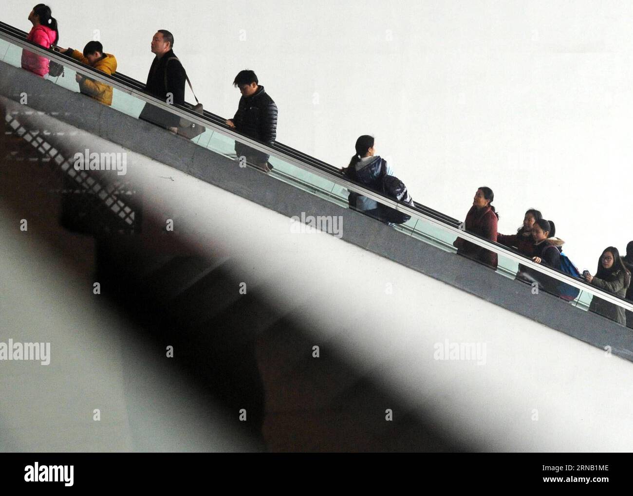 SUZHOU  Passengers take an escalator to a waiting room at the railway station of Suzhou, east China s Jiangsu Province, Feb. 13, 2016. Chinese passengers made a record number of trips during the Spring Festival holiday, according to the Ministry of Transport (MOT) on Sunday. Passenger trips reached 400 million from Feb. 7 to 13, up 6.7 percent from last year, MOT data showed. Over 47 million trips were made by rail, more than 333 million on road and about 8.5 million by air. Road trips were up by 7 percent. ) (lfj) CHINA-SPRING FESTIVAL HOLIDAY-TRIPS (CN) HangxXingwei PUBLICATIONxNOTxINxCHN Stock Photo