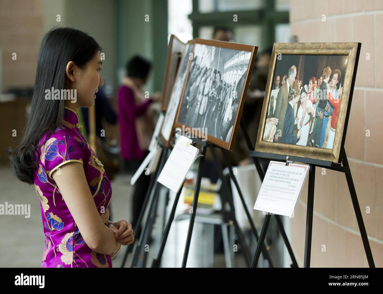 (160220) -- TORONTO, Feb. 20, 2016 -- A visitor views photos during the Photo Exhibition of the Historic Meetings between Canadian and Chinese Leaders at Markham Civic Centre in Markham, the Greater Toronto Area, Canada, Feb. 19, 2016. The three-day event that kicked off on Friday featured 40 photos portraying key milestones in the development of China-Canada relationship to celebrate the 45th anniversary of the establishment of diplomatic relations between the two countries. ) (lyi) CANADA-TORONTO-CHINA-PHOTO EXHIBITION ZouxZheng PUBLICATIONxNOTxINxCHN   Toronto Feb 20 2016 a Visitor Views Ph Stock Photo