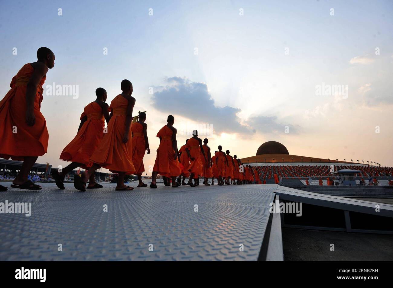 Thai Buddhist monks walk to the pagoda before they participate in Makha Bucha Day ceremonies at Wat Phra Dhammakaya Temple in Pathum Thani Province, Thailand, on Feb. 22, 2016. As one of Thailand s most important Buddhist festivals, Makha Bucha is observed every full moon night of the third month in the Thai lunar calendar. On the Makha Bucha day, people flock to temples and venerate Buddhas as well as pray for blessedness. ) THAILAND-PATHUM THANI-MAKHA BUCHA DAY RachenxSageamsak PUBLICATIONxNOTxINxCHN   Thai Buddhist Monks Walk to The Pagoda Before They participate in Makha Bucha Day Ceremoni Stock Photo