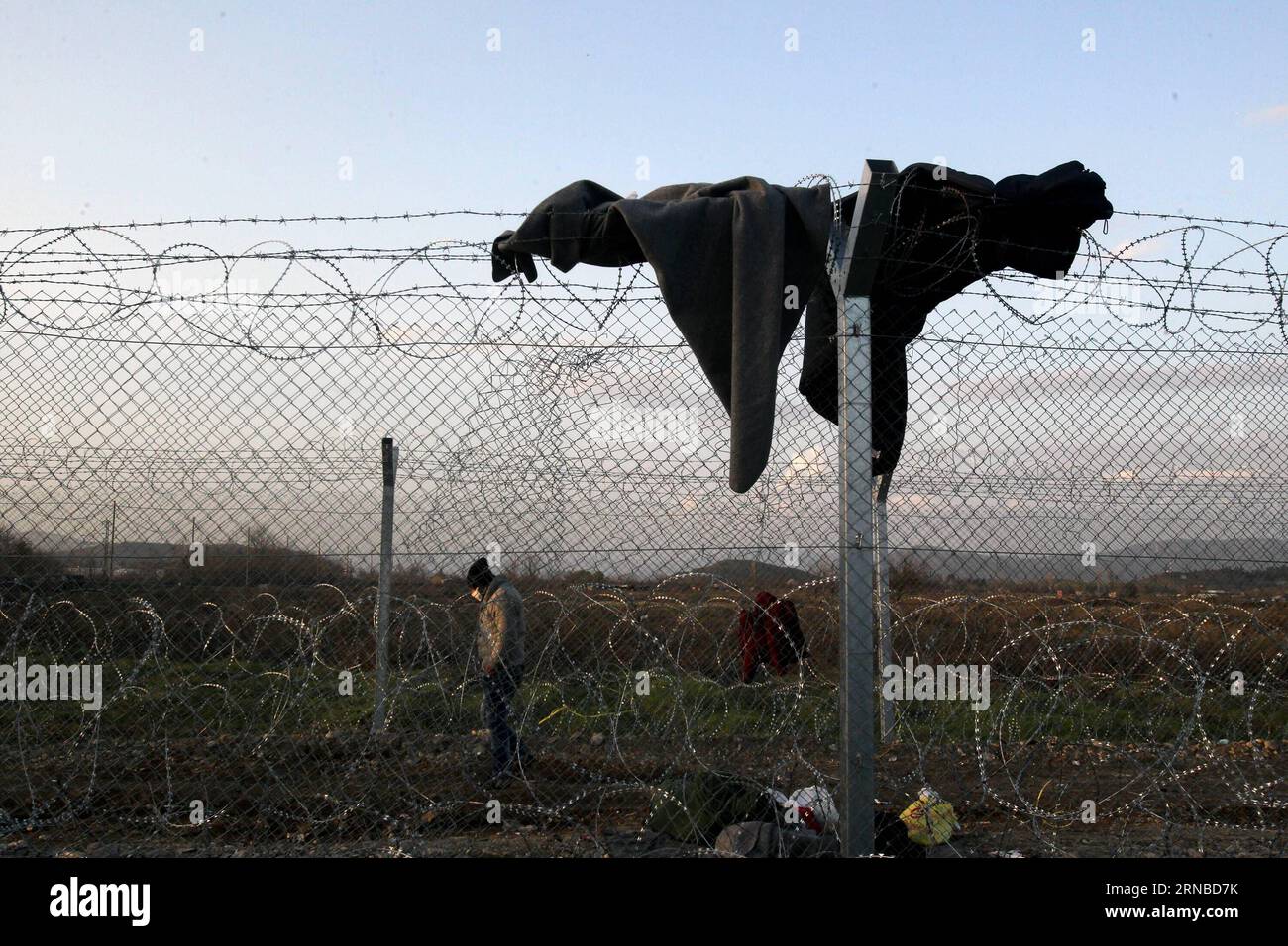 (160301) -- ATHENS, Mar. 1, 2016 -- Refugees wait to cross the border between Greece and Former Yugoslav Republic of Macedonia (FYROM) in Idomeni, Greece, March 1, 2016. The situation in Idomeni is becoming dramatic as more than 9,000 refugees are camped by the borderline, hoping to cross and carry on their journeys. ) GREECE-IDOMENI-REFUGEES MariosxLolos PUBLICATIONxNOTxINxCHN   Athens Mar 1 2016 Refugees Wait to Cross The Border between Greece and Former Yugoslav Republic of Macedonia FYROM in Idomeni Greece March 1 2016 The Situation in Idomeni IS Becoming Dramatic As More than 9 000 Refuge Stock Photo