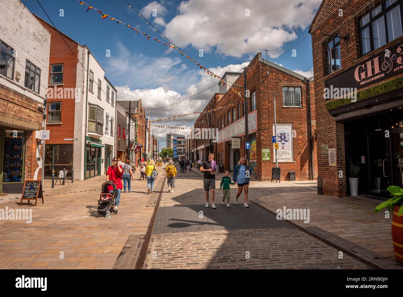 Shoppers and sightseers on trendy Humber Street in the City of Hull, Yorkshire, UK Stock Photo