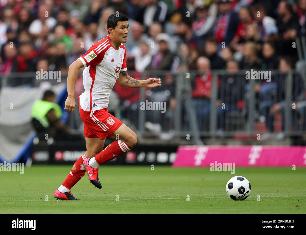 Min Jae Kim of  FC Bayern Muenchen  FC Bayern München - FC Augsburg 27.8.2023  Fussball 1 . Bundesliga Saison 2023/ 2024 © diebilderwelt / Alamy Stock Stock Photo
