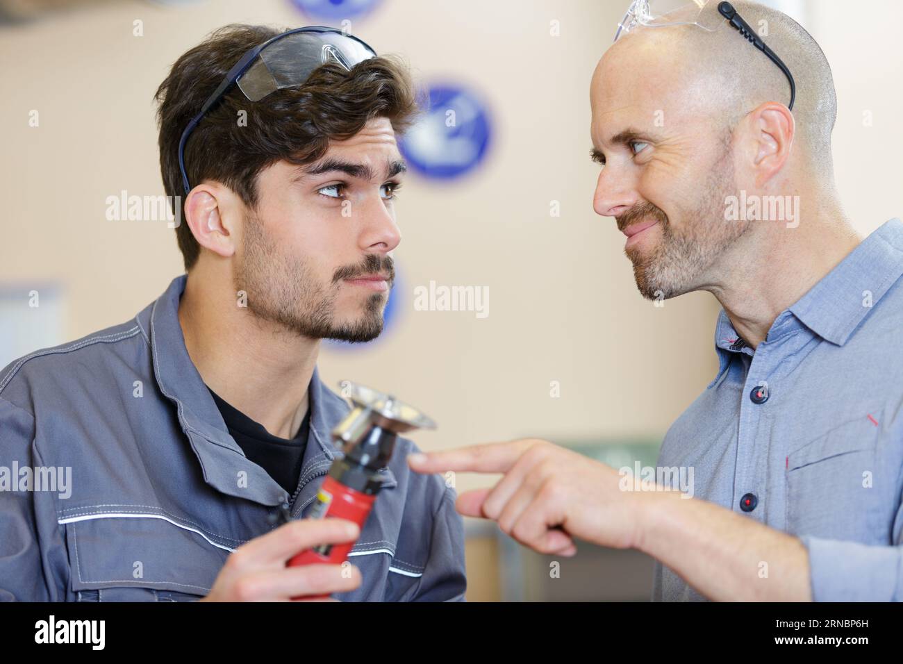 Worker training by supervisor hi-res stock photography and images - Alamy