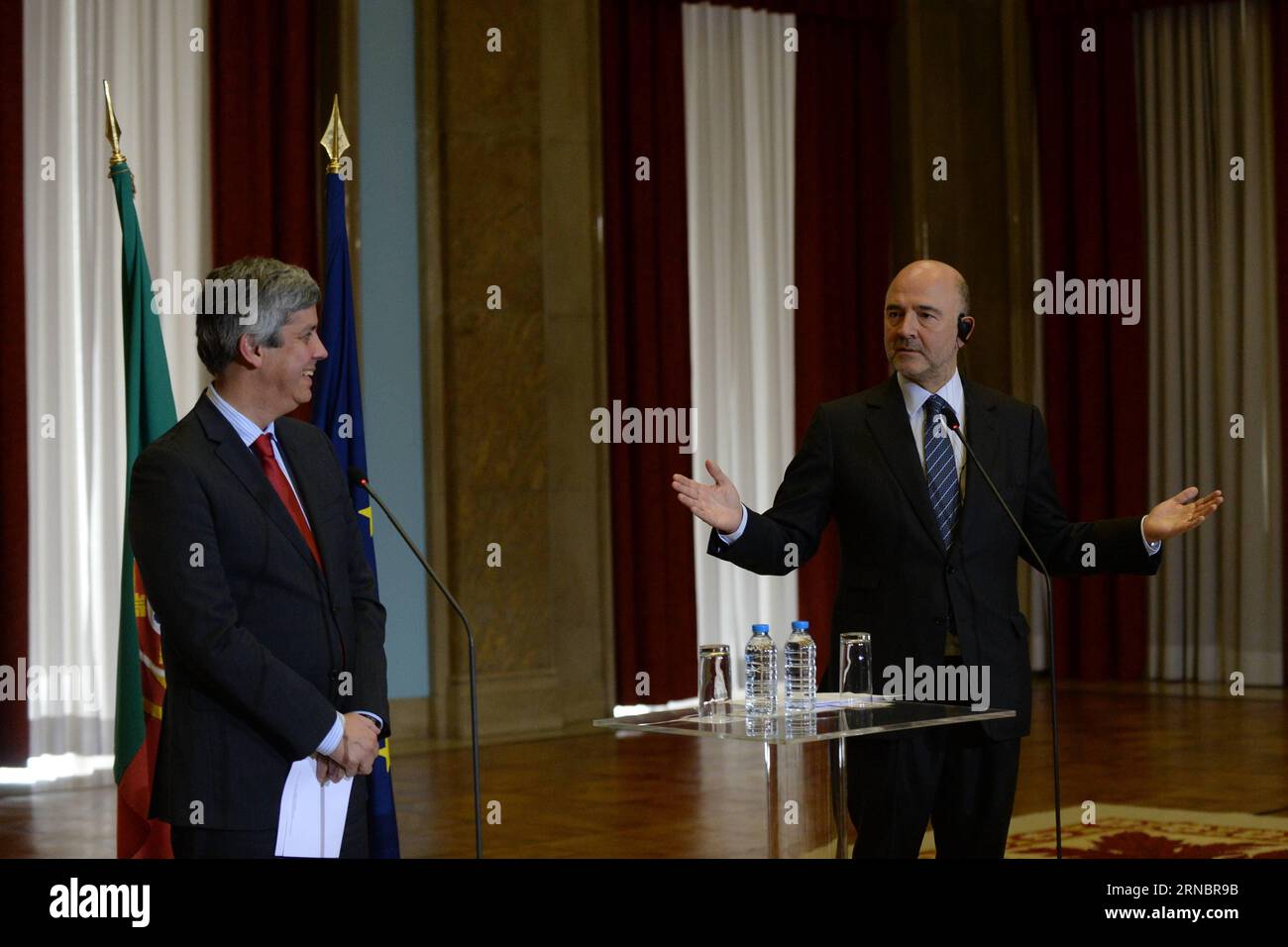 (160310) -- LISBON, March 10, 2016 -- Portugal s Finance Minister Mario Centeno (L) and European Commissioner for Economic and Financial Affairs Pierre Moscovici attend a press conference in Lisbon, Portugal, March 10, 2016. European Commissioner for Economic and Financial Affairs Pierre Moscovici said here on Thursday that he will be working closely with the Portuguese government to put the country back on track. ) PORTUGAL-LISBON-EU-FINANCE ZhangxLiyun PUBLICATIONxNOTxINxCHN   160310 Lisbon March 10 2016 Portugal S Finance Ministers Mario Centeno l and European Commissioner for Economic and Stock Photo