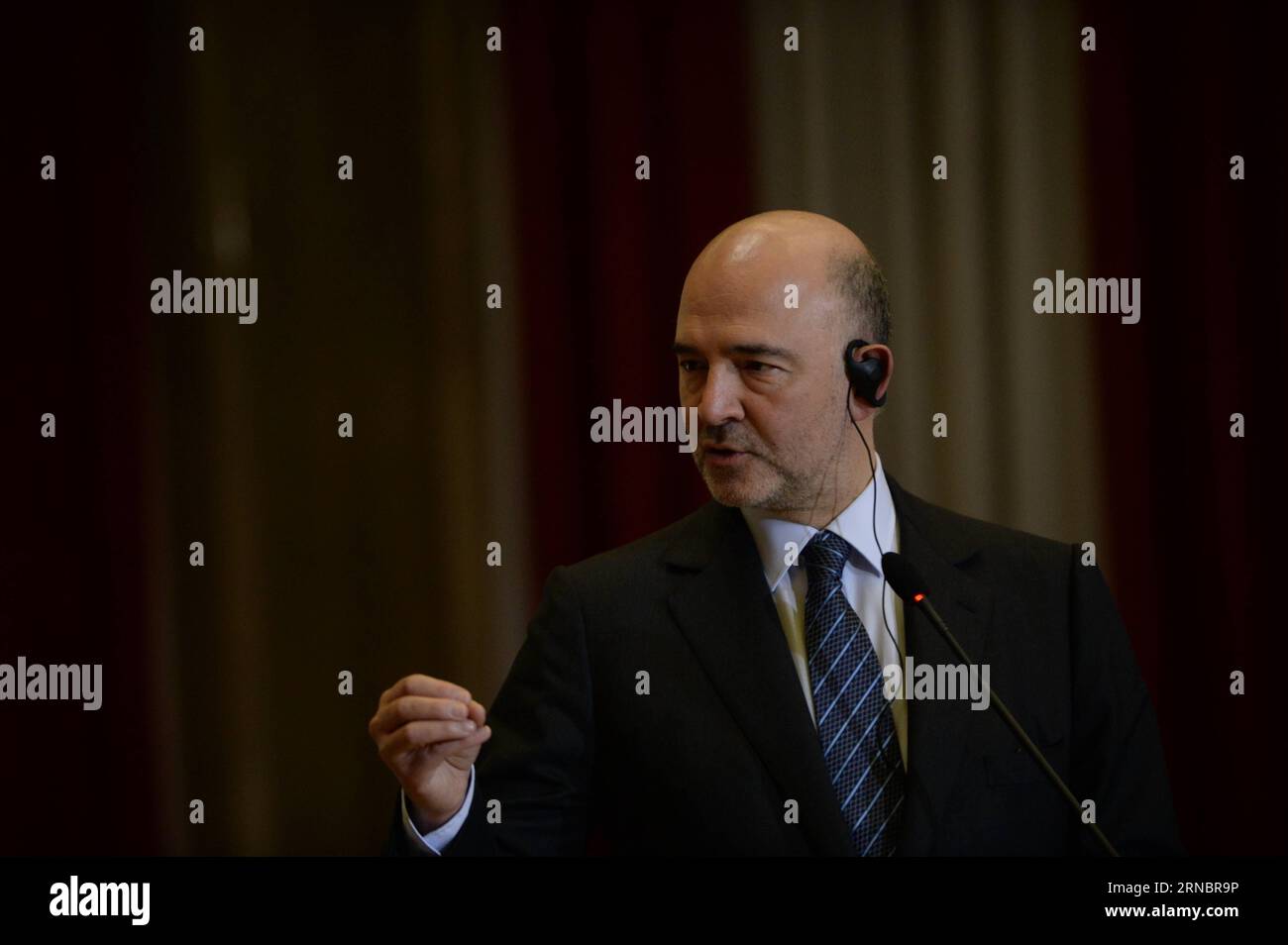 (160310) -- LISBON, March 10, 2016 -- European Commissioner for Economic and Financial Affairs Pierre Moscovici speaks during a press conference in Lisbon, Portugal, March 10, 2016. European Commissioner for Economic and Financial Affairs Pierre Moscovici said here on Thursday that he will be working closely with the Portuguese government to put the country back on track. ) PORTUGAL-LISBON-EU-FINANCE ZhangxLiyun PUBLICATIONxNOTxINxCHN   160310 Lisbon March 10 2016 European Commissioner for Economic and Financial Affairs Pierre Moscovici Speaks during a Press Conference in Lisbon Portugal March Stock Photo
