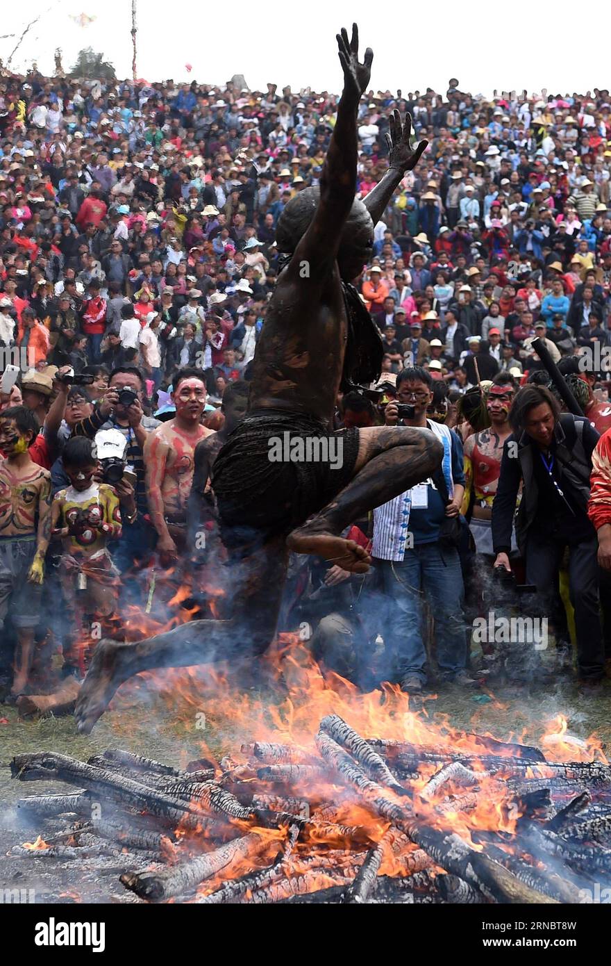 (160311) -- MILE, March 11, 2016 -- A man of Yi ethnic group jumps over a bonfire to drive out ill fortune during the annual fire worshipping festival, which falls on the third day of the second month in the Chinese lunar calendar at Xiyi Township under Mile City, southwest China s Yunnan Province, March 11, 2016. ) CHINA-YUNNAN-YI ETHNIC GROUP-FIRE WORSHIPPING FESTIVAL(CN) LinxYiguang PUBLICATIONxNOTxINxCHN   Mile March 11 2016 a Man of Yi Ethnic Group Jumps Over a Bonfire to Drive out Ill Fortune during The Annual Fire Worshiping Festival Which Falls ON The Third Day of The Second Month in T Stock Photo