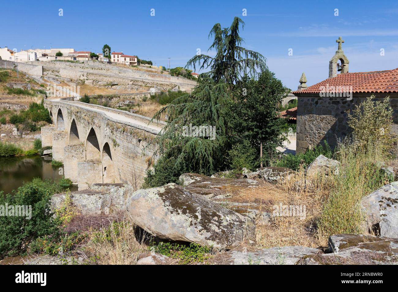 Old bridge an Virgen del Carmen Ermitage, Ledesma, Salamanca, Castilla y Leon, Spain Stock Photo