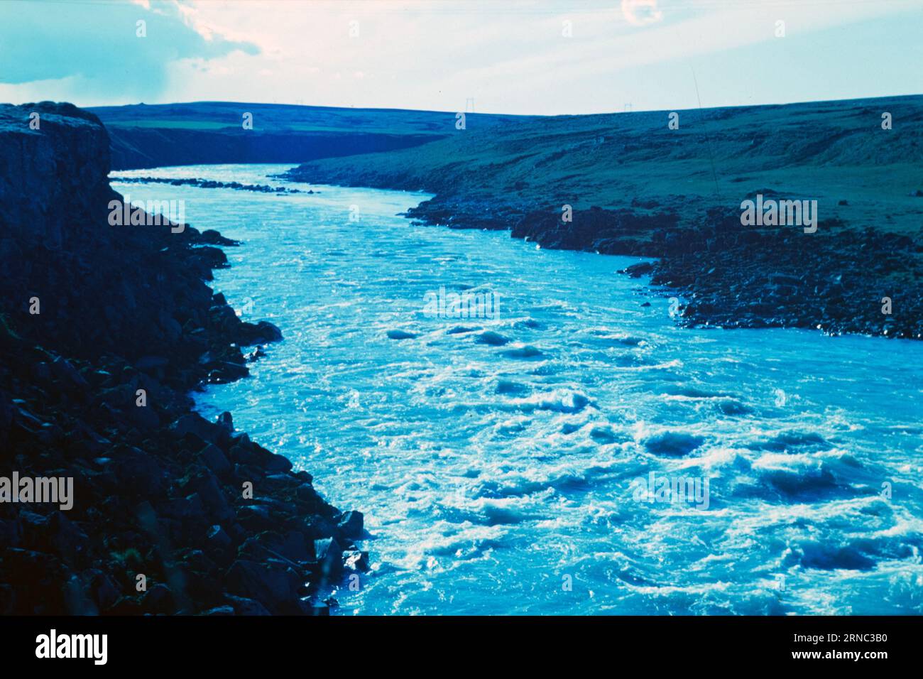Wilde Rivier Stunning wild river in Iceland landscape Stock Photo - Alamy