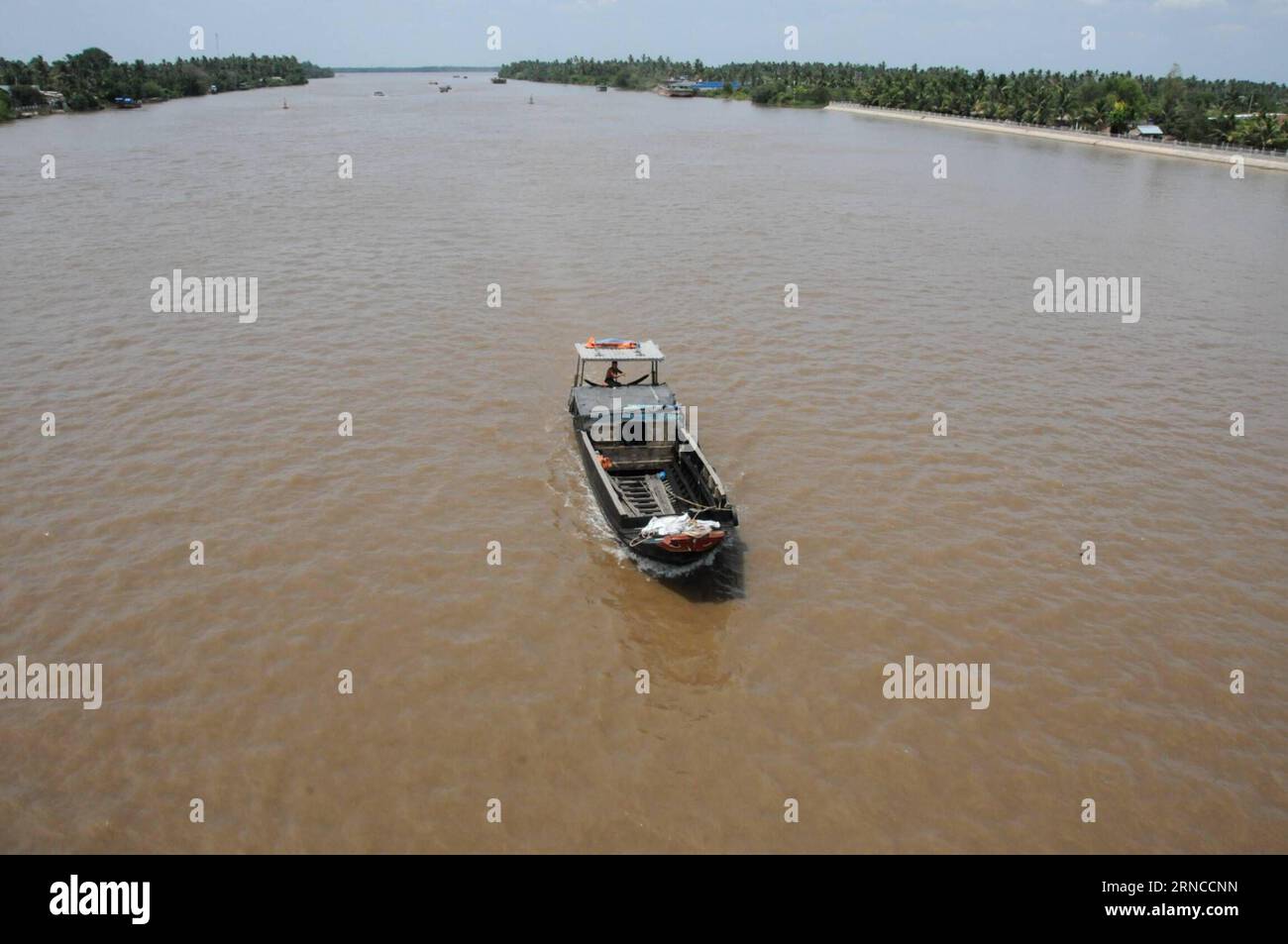 (160405) -- HO CHI MINH CITY, April 5, 2016 -- Photo taken on April 4, 2016, shows the site of fast-flowing river surging downstream to the Mekong Delta in Ben Tre province, Vietnam. Since late 2015, countries along the Lancang-Mekong River, including Vietnam, have suffered from drought to varying extents due to the impact of the El Nino phenomenon. China released an emergency water supply from its Jinghong Hydropower Station in the southwest Yunnan province to feed the downstream Mekong River between March 15 and April 10, helped to greatly alleviate the devastating situation. So far water di Stock Photo