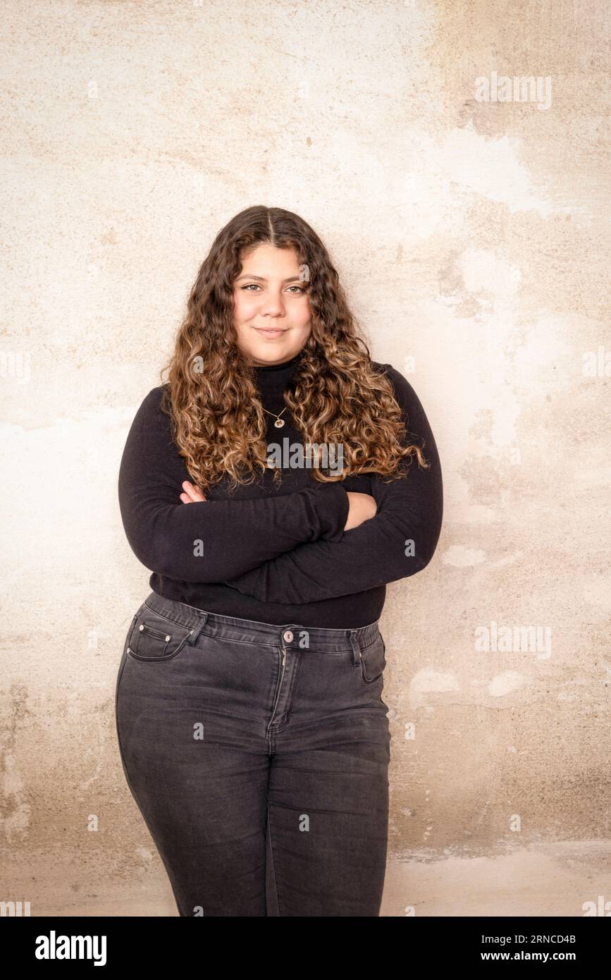 Black woman standing arms crossed hi-res stock photography and images ...