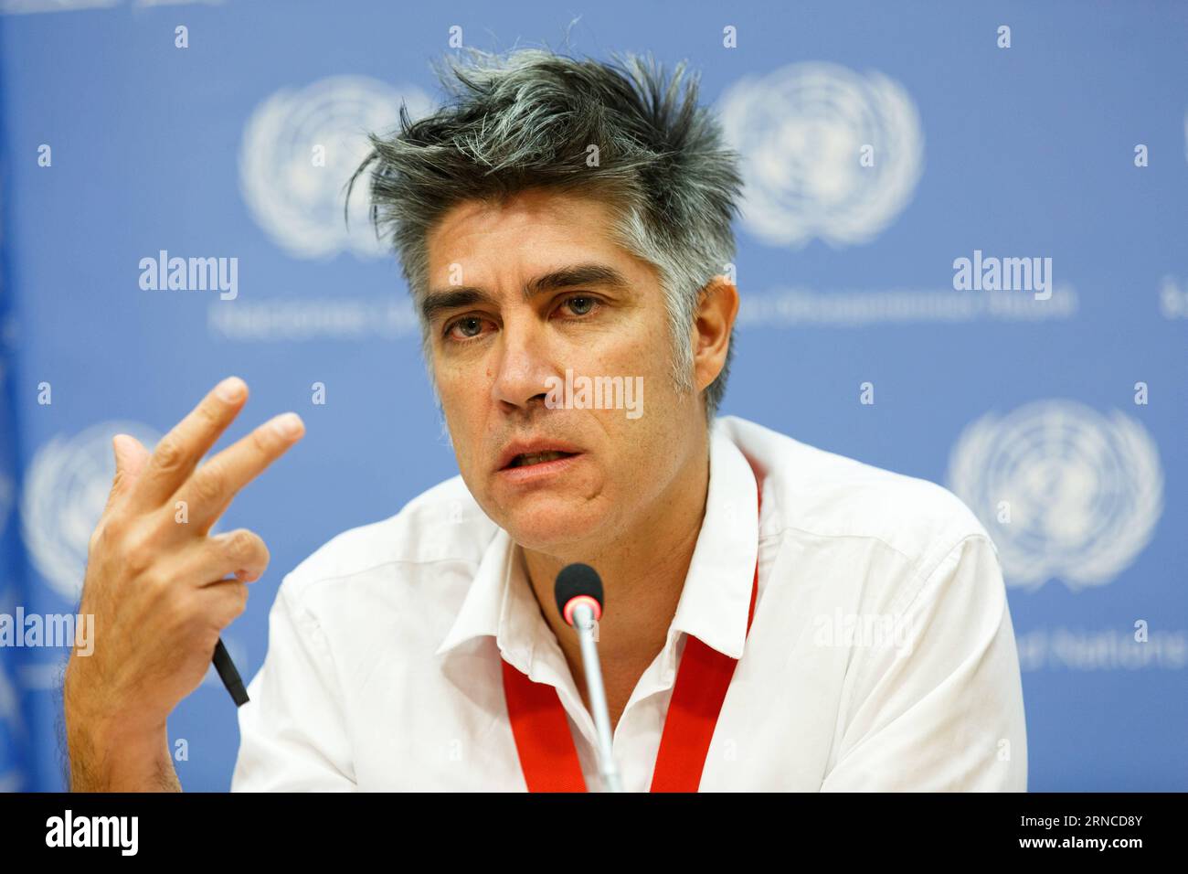 (160405) -- NEW YORK, April 5, 2016 -- Alejandro Aravena, Chilean architect and winner of the Pritzker Architecture Prize for 2016, briefs journalists on the link between architecture and sustainable development, at the United Nations headquarters in New York, April 5, 2016. The Sustainable Development Goals Fund (SDGF) and Pritzker Architecture Prize laureate Alejandro Aravena draw on the role of architecture to improve livelihoods and achieve Sustainable Development Goals (SDG). ) UN-NEW YORK-ALEJANDRO ARAVENA-PRESS CONFERENCE LixMuzi PUBLICATIONxNOTxINxCHN   New York April 5 2016 Alejandro Stock Photo