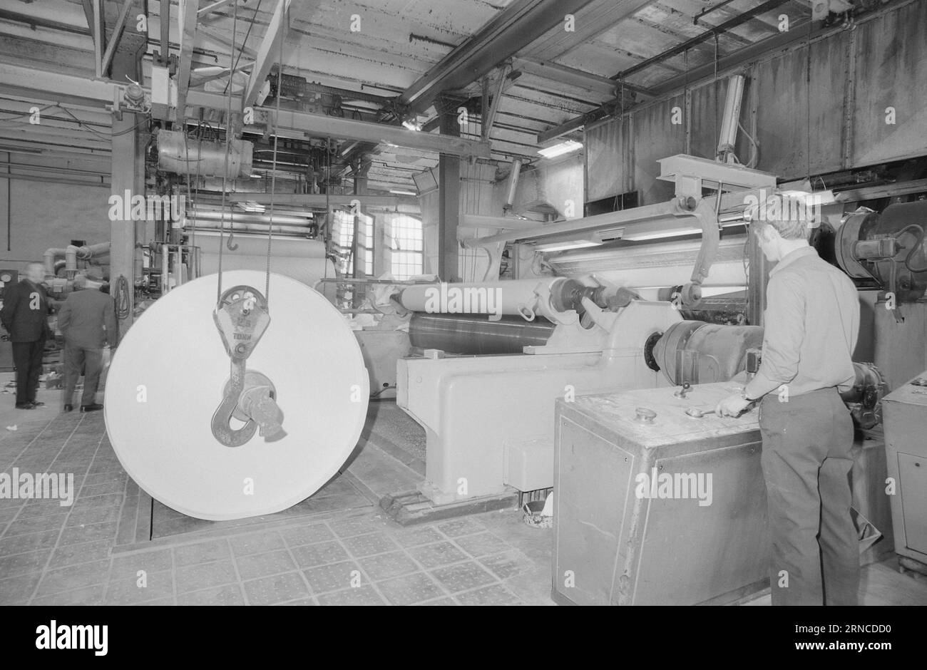Current 12 - 1 - 1974: The wheels are turning againVestfos Cellulosefabrik is up and running again, after a break of more than three years following the major bankruptcy. But are the jobs safe this time?  Photo: Aage Storløkken / Aktuell / NTB ***PHOTO NOT IMAGE PROCESSED*** This text has been automatically translated! Stock Photo