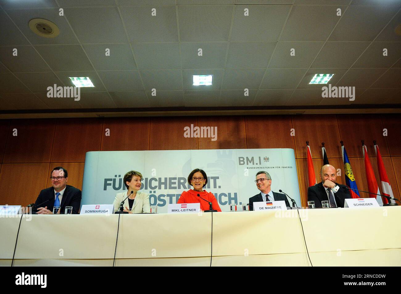 (160406) -- VIENNA, April 5, 2016 -- (L-R) Deputy Prime Minister of Liechtenstein Thomas Zwiefelhofer, Swiss Justice Minister Simonetta Sommaruga, Austrian Interior Minister Johanna Mikl-Leitner, German Interior Minister Thomas de Maiziere and Luxembourg Minister of Interior Security Etienne Schneider attend a press conference after a meeting in Vienna, Austria, April 5, 2016. The officials held a meeting in Vienna on Tuesday to discuss issues related to refugees. ) (cl) AUSTRIA-VIENNA-MEETING QianxYi PUBLICATIONxNOTxINxCHN   Vienna April 5 2016 l r Deputy Prime Ministers of Liechtenstein Thom Stock Photo
