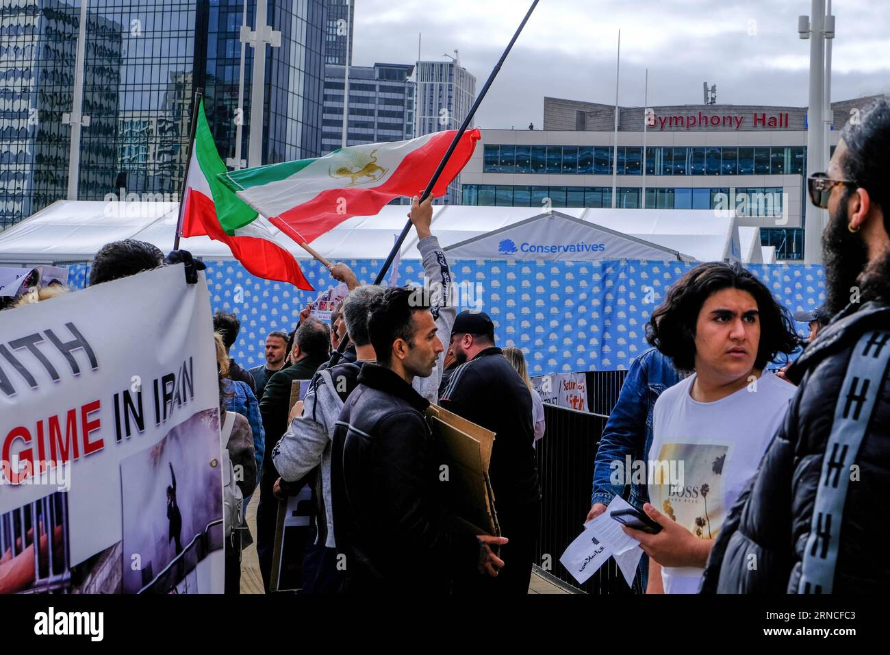 Victoria Lear Victoria Square, Birmingham, UK. 2nd Oct 2022. Protesters gather to ...
