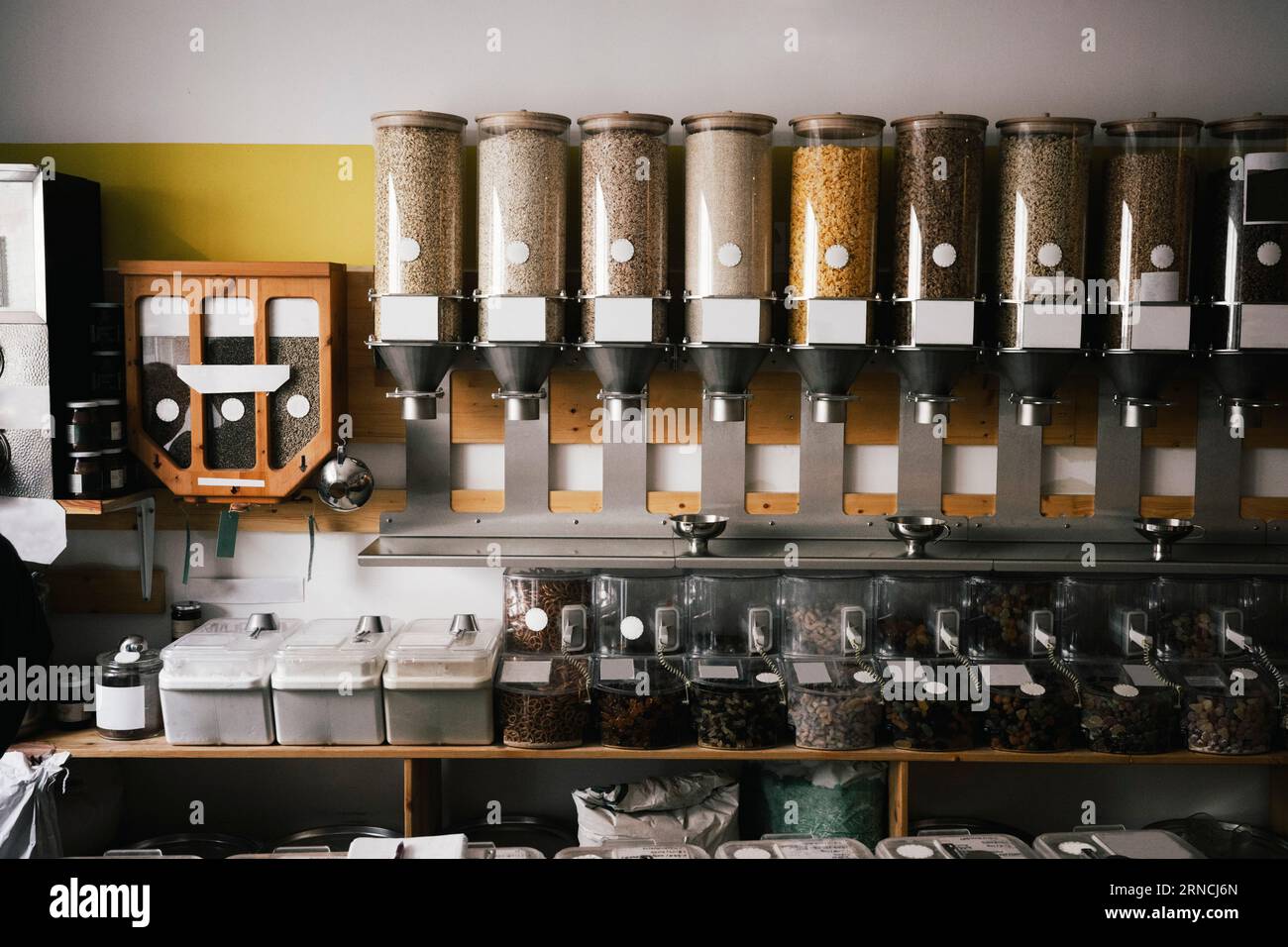 Store food in containers hi-res stock photography and images - Alamy