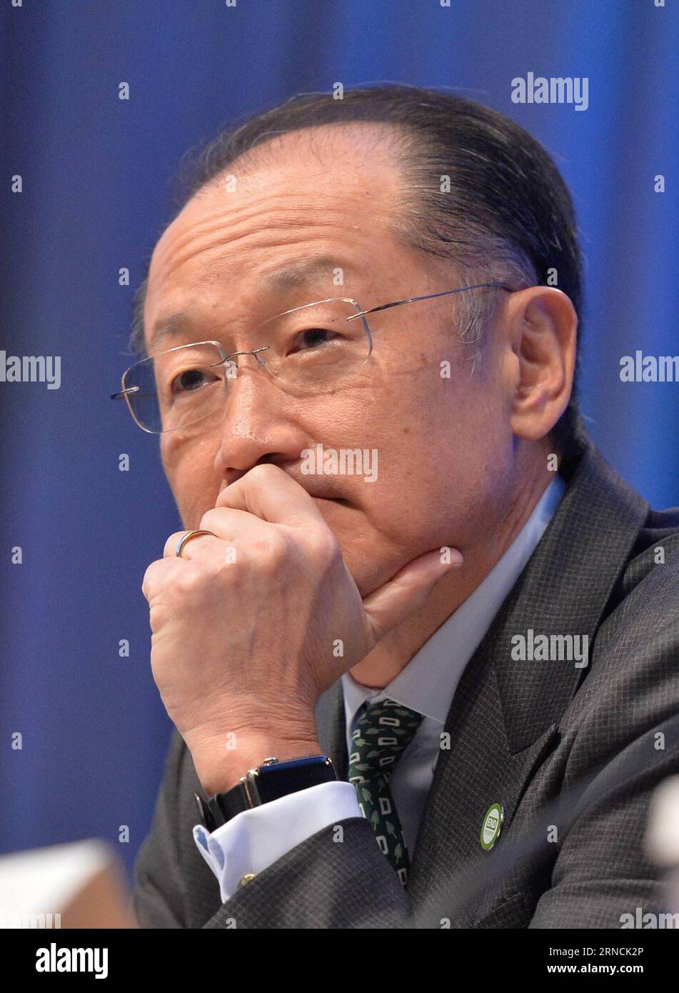 (160415) -- WASHINGTON D.C., April 15, 2016 -- World Bank President Jim Yong Kim attends a press conference during the IMF-World Bank 2016 Spring Meetings in Washington D.C., capital of the United States, April 14, 2016. ) (djj) U.S.-WASHINGTON D.C.-WORLD BANK-PRESS CONFERENCE BaoxDandan PUBLICATIONxNOTxINxCHN   160415 Washington D C April 15 2016 World Bank President Jim Yong Kim Attends a Press Conference during The IMF World Bank 2016 Spring Meetings in Washington D C Capital of The United States April 14 2016 djj U S Washington D C World Bank Press Conference baoxdandan PUBLICATIONxNOTxINx Stock Photo
