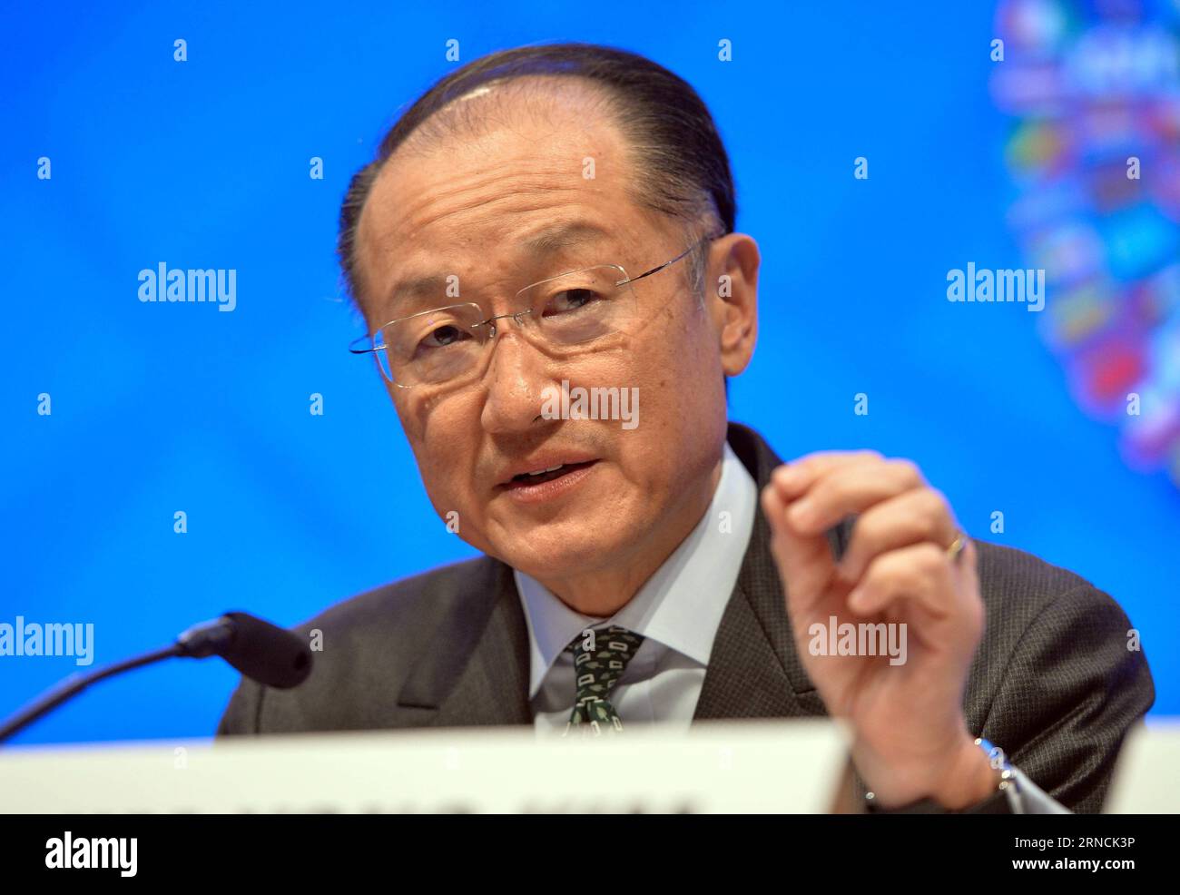 (160415) -- WASHINGTON D.C., April 14, 2016 -- World Bank President Jim Yong Kim speaks at a press conference during the IMF-World Bank 2016 Spring Meetings in Washington D.C., capital of the United States, April 14, 2016. ) (djj) U.S.-WASHINGTON D.C.-WORLD BANK-PRESS CONFERENCE BaoxDandan PUBLICATIONxNOTxINxCHN   160415 Washington D C April 14 2016 World Bank President Jim Yong Kim Speaks AT a Press Conference during The IMF World Bank 2016 Spring Meetings in Washington D C Capital of The United States April 14 2016 djj U S Washington D C World Bank Press Conference baoxdandan PUBLICATIONxNOT Stock Photo