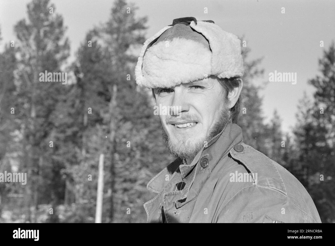 Current 52-2-1973 : From the editor's chair to the milking stoolØyvind Bæk was a budding actor and editor before he moved with his wife and children to the deep Trysil forests as a farmer. It is stressful - but not at all stressful.  Photo: Ivar Aaserud / Aktuell / NTB ***PHOTO NOT IMAGE PROCESSED*** This text has been automatically translated! Stock Photo