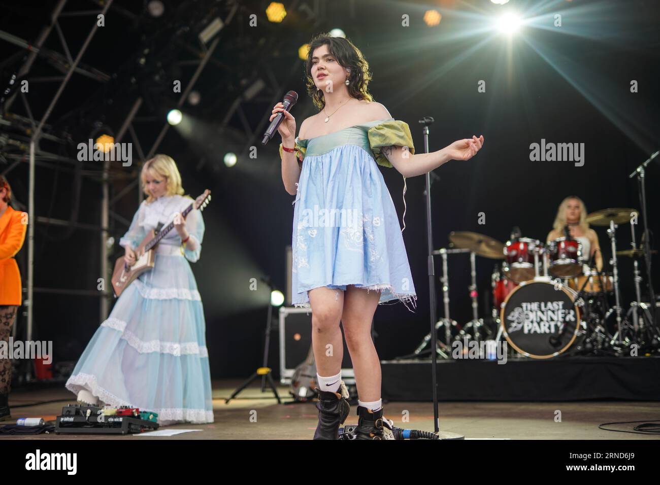 Dorset, UK. Thursday, 31 August, 2023. Abigail Morris of The Last Dinner Party performing at the 2023 edition of the End of the Road festival at Larmer Tree Gardens in Dorset. Photo date: Thursday, August 31, 2023. Photo credit should read: Richard Gray/Alamy Live News Stock Photo