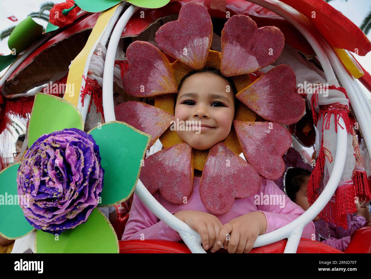(160506) -- TUNIS, May 6, 2016 -- A Tunisian girl takes part in the 20th Rose Festival in Tunis, Tunisia on May 6, 2016. Rose Festival is a local festival to welcome spring. ) TUNISIA-TUNIS-ROSE FESTIVAL AdelxEzzine PUBLICATIONxNOTxINxCHN   160506 Tunis May 6 2016 a Tunisian Girl Takes Part in The 20th Rose Festival in Tunis Tunisia ON May 6 2016 Rose Festival IS a Local Festival to Welcome Spring Tunisia Tunis Rose Festival AdelxEzzine PUBLICATIONxNOTxINxCHN Stock Photo