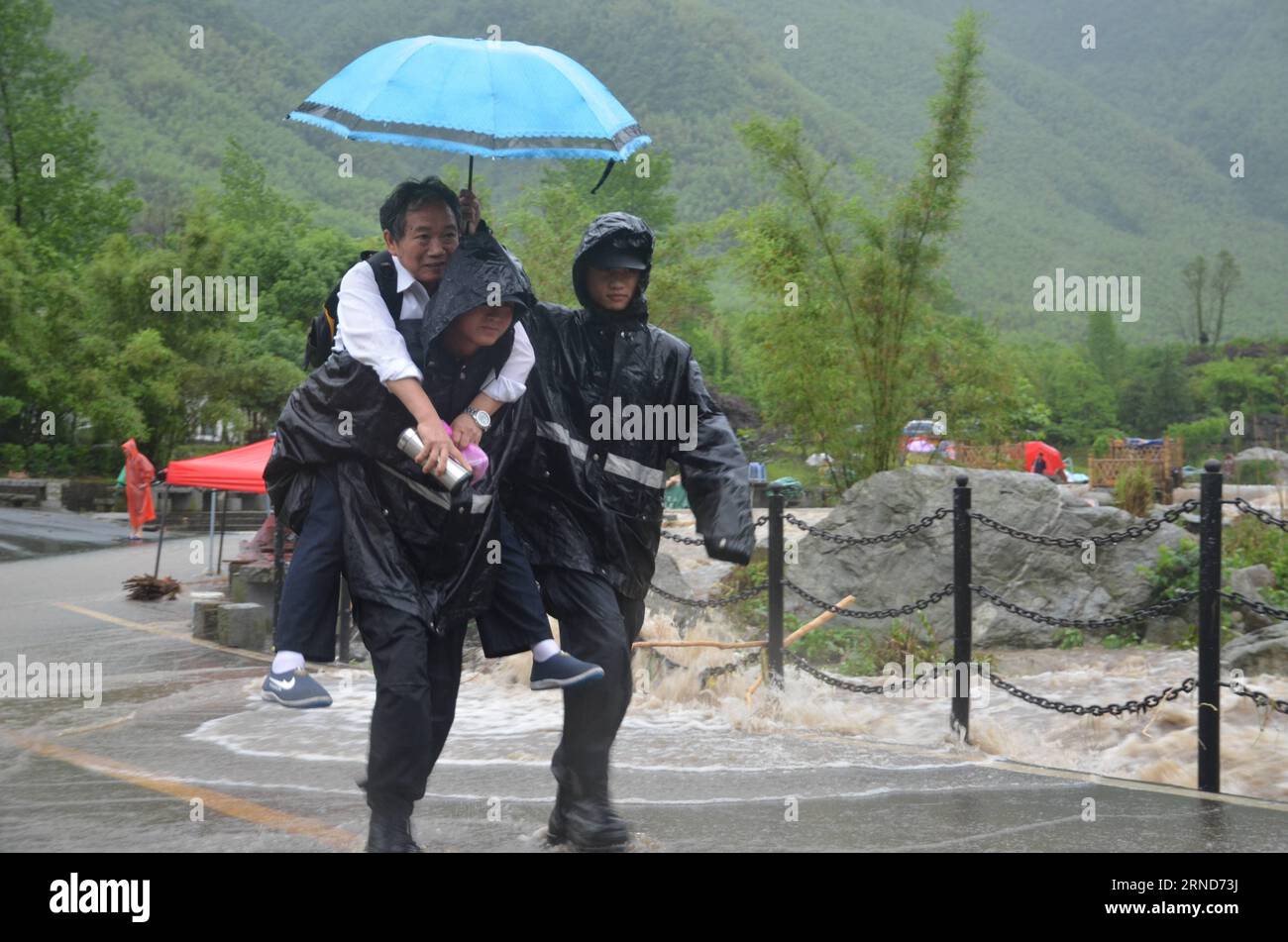 Staff Workers Evacuate Tourists At The Mingyueshan Scenic Spot In.