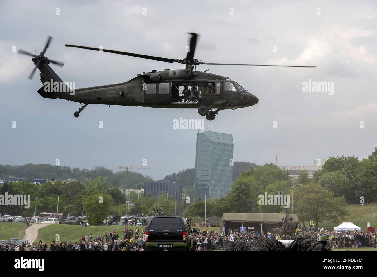 (160515) -- VILNIUS, May 14, 2016 -- A Black Hawk of the U.S. is performing in Vilnius, Lithuania, May 14, 2016. Lithuania celebrates Armed Forces and Public Unity Day in it s captial on Saturday. Troops of Lithuania, Germany, U.S., Luxembourg, Portugal, etc. brought their light weapons, military vehicles and other equipment to the public. Fighting Falcon F-16 of Portuguese air force and Black Hawk of the U.S. air force participated in the performance. ) LITHUANIA-VILNIUS-ARMED FORCES AND PUBLIC UNITY DAY AlfredasxPliadis PUBLICATIONxNOTxINxCHN   160515 Vilnius May 14 2016 a Black HAWK of The Stock Photo