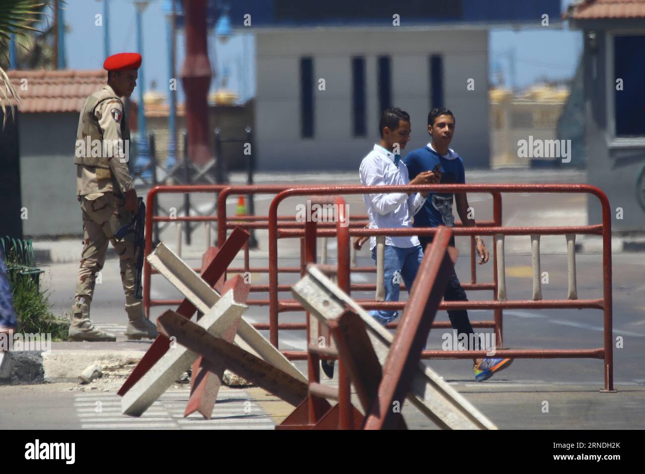 (160520) ALEXANDRIA, May 20, 2016 Egyptian soldiers stand in