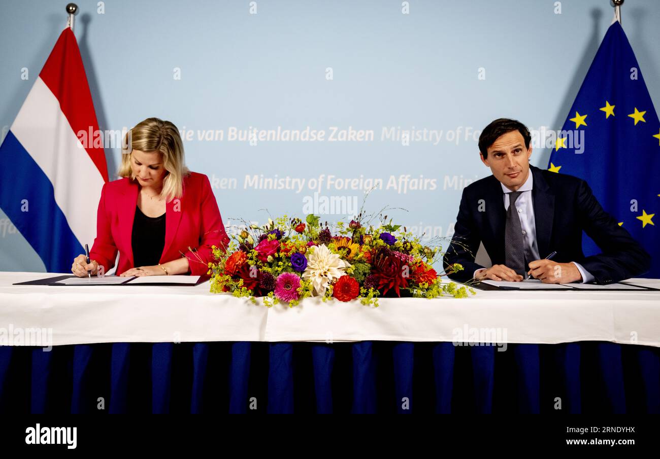 THE HAGUE - CDA member Wopke Hoekstra is handing over his ministerial ...