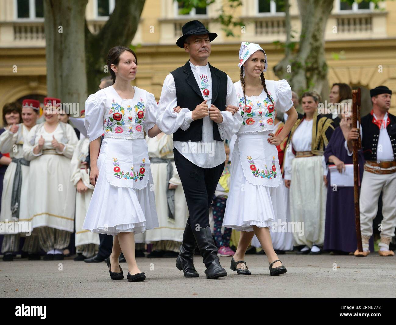 (160612) -- ZAGREB, June 12, 2016 -- Participants dressed in Hungarian folk costumes perform during the annual Day of National Minorities at Zrinjevac Park in Zagreb, Croatia, June 12, 2016. Members of 18 national minorities settled in Croatia presented their traditional customs, food and folklore to tourists and locals on Sunday. ) CROATIA-ZAGREB-NATIONAL MINORITY DAY MisoxLisanin PUBLICATIONxNOTxINxCHN   160612 Zagreb June 12 2016 Participants Dressed in Hungarian Folk Costumes perform during The Annual Day of National Minorities AT Zrinjevac Park in Zagreb Croatia June 12 2016 Members of 18 Stock Photo