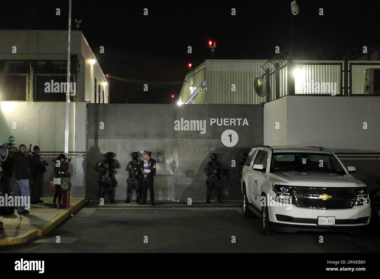 Security elements stand guard during the arrival of Hector Palma Salazar, known as el guero Palma at the hangar of the Attorney General of the Republic, in Mexico City, capital of Mexico, on June 15, 2016. U.S. authorities on Wednesday extradited drug lord Hector Palma Salazar to Mexican authorities at a border crossing in the city of Matamoros, Tamaulipas. Str) (vf) MEXICO-MEXICO CITY-SECURITY-DRUG TRAFFICKING e STR PUBLICATIONxNOTxINxCHN   Security Element stand Guard during The Arrival of Hector Palma Salazar known As El Guero Palma AT The Hangar of The Attorney General of The Republic in M Stock Photo