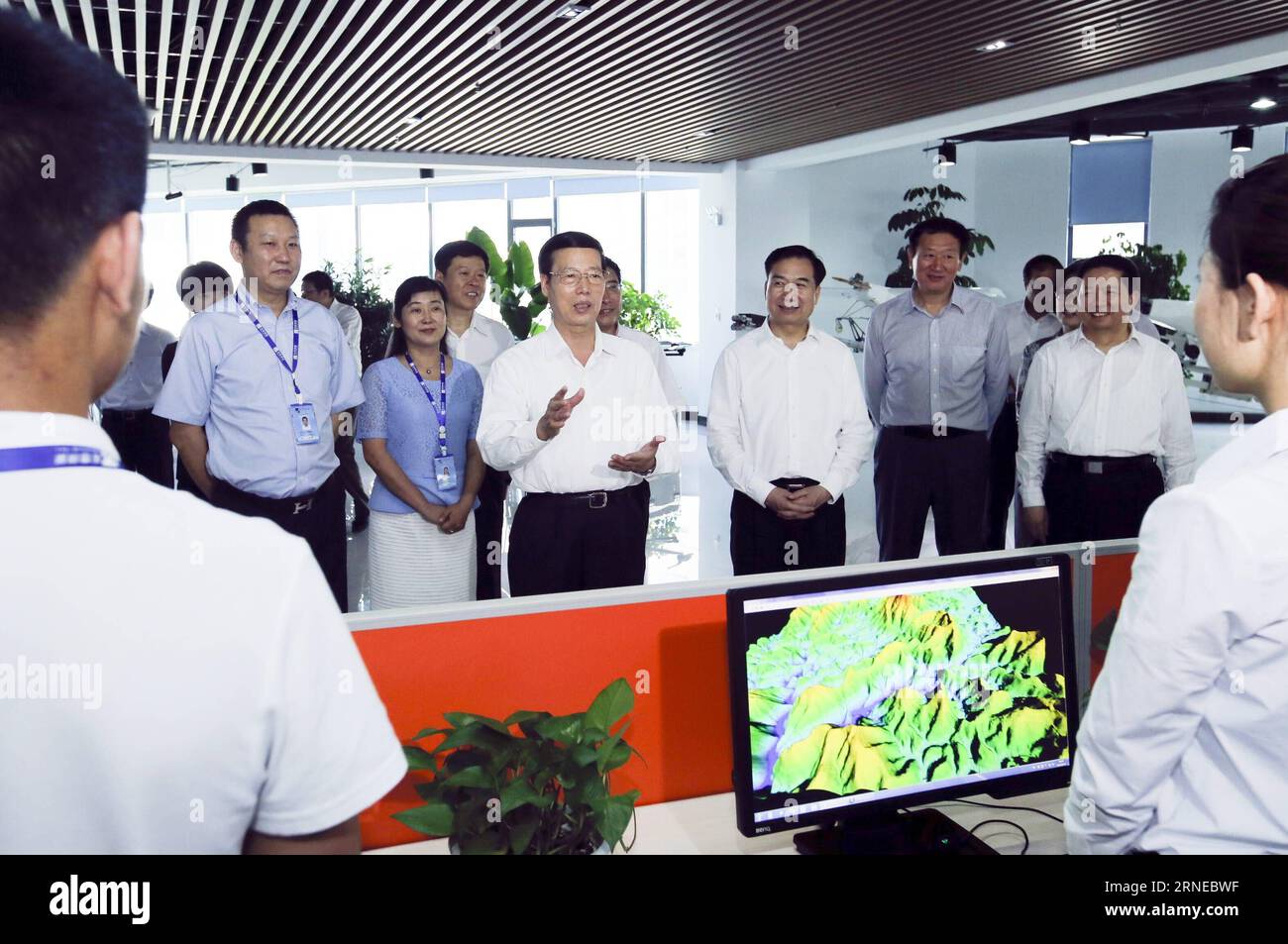 Chinese Vice Premier Zhang Gaoli (C) talks with staff members of the Maptech Inc. at Shenyang International Software Park in Shenyang, capital of northeast China s Liaoning Province, June 16, 2016. During a visit to Liaoning Province from June 16 to 17, Zhang urged local governments in China s northeastern region to revitalize the old industrial base. ) (zhs) CHINA-ZHANG GAOLI-LIAONING-REVITALIZATION (CN) JuxPeng PUBLICATIONxNOTxINxCHN   Chinese Vice Premier Zhang Gaoli C Talks With Staff Members of The  INC AT Shenyang International Software Park in Shenyang Capital of Northeast China S Liaon Stock Photo