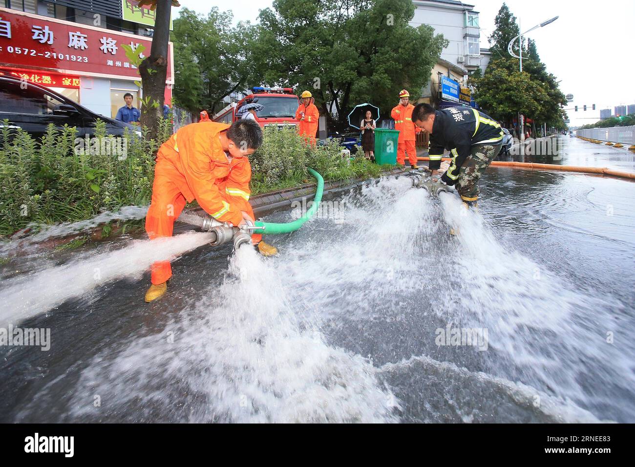 (160620) -- HUZHOU, June 20, 2016 -- Firefighters drain water on a road in Huzhou, east China s Zhejiang Province, June 20, 2016. Torrential rain hit the city Sunday evening, causing waterlogging in downtown areas. The daily precipitation set a new record with 227.2 millimeters by 6 p.m. Monday. )(mcg) CHINA-ZHEJIANG-HUZHOU-TORRENTIAL RAIN (CN) ZhangxJian PUBLICATIONxNOTxINxCHN   160620 Huzhou June 20 2016 Firefighters Drain Water ON a Road in Huzhou East China S Zhejiang Province June 20 2016 torrential Rain Hit The City Sunday evening causing waterlogging in Downtown Areas The Daily precipit Stock Photo