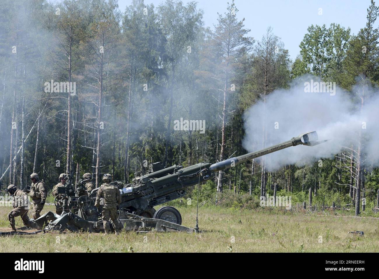 (160621) -- TAPA, June 21, 2016 -- US Army M777 155mm Towed Howitzer shoots during the Saber Strike military exercise at Central pylon in Tapa, Estonia on June 20, 2016. Saber Strike is an annual U.S.-led exercise of land and air forces. ) ESTONIA-TAPA-SABER STRIKE 2016 SergeixStepanov PUBLICATIONxNOTxINxCHN   160621 Tapa June 21 2016 U.S. Army  155mm towed Howitzer Shoots during The Saber Strike Military EXERCISE AT Central Pylon in Tapa Estonia ON June 20 2016 Saber Strike IS to Annual U S Led EXERCISE of Country and Air Forces Estonia Tapa Saber Strike 2016 SergeixStepanov PUBLICATIONxNOTxI Stock Photo