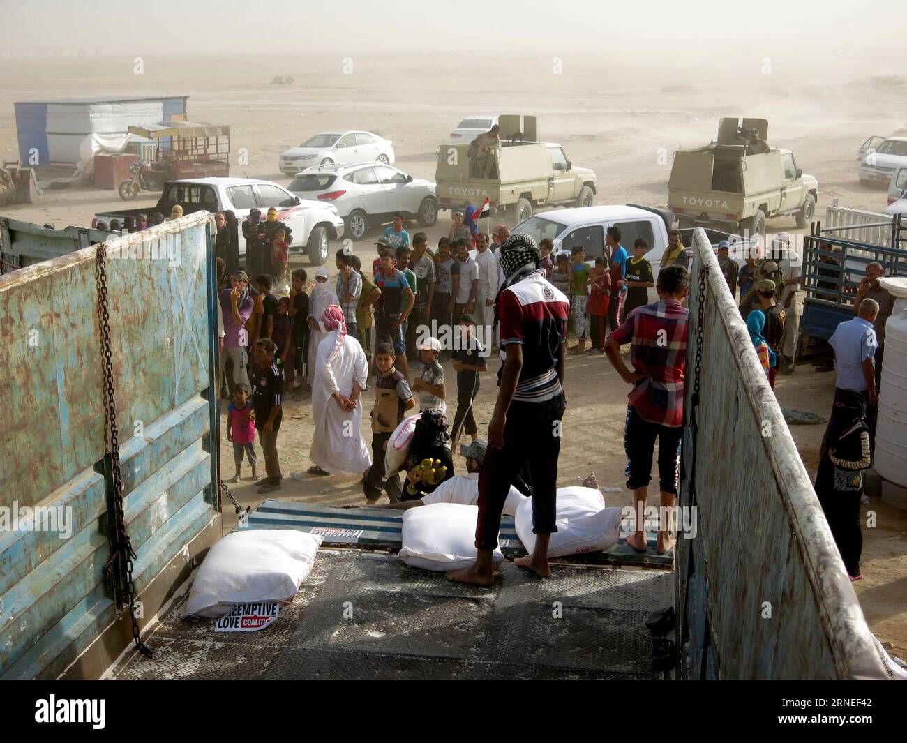 (160621) -- FALLUJAH, June 21, 2016 -- People receive relief goods in a camp for internally displaced people who fled from battles between the Iraqi army and the Islamic State in Khalidiya, Iraq, on June 21, 2016. Khalil ) IRAQ-FALLUJAH-INTERNALLY DISPLACED PEOPLE Dawood PUBLICATIONxNOTxINxCHN   160621 Fallujah June 21 2016 Celebrities receive Relief Goods in a Camp for Internally Displaced Celebrities Who fled from Battles between The Iraqi Army and The Islamic State in Khalidiya Iraq ON June 21 2016 Khalil Iraq Fallujah Internally Displaced Celebrities Dawood PUBLICATIONxNOTxINxCHN Stock Photo