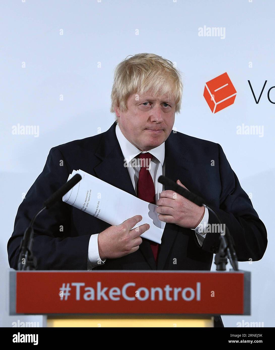 (160624) -- LONDON, June 24, 2016 () -- Former London Mayor and Vote Leave campaigner Boris Johnson attends a press conference in London, Britain, June 24, 2016. The Leave camp has won Britain s Brexit referendum on Friday morning by obtaining nearly 52 percent of ballots, pulling the country out of the 28-nation European Union (EU) after its 43-year membership. () BRITAIN-LONDON-BREXIT-BORIS JOHNSON Xinhua PUBLICATIONxNOTxINxCHN   160624 London June 24 2016 Former London Mayor and VOTE Leave Campaigner Boris Johnson Attends a Press Conference in London Britain June 24 2016 The Leave Camp has Stock Photo