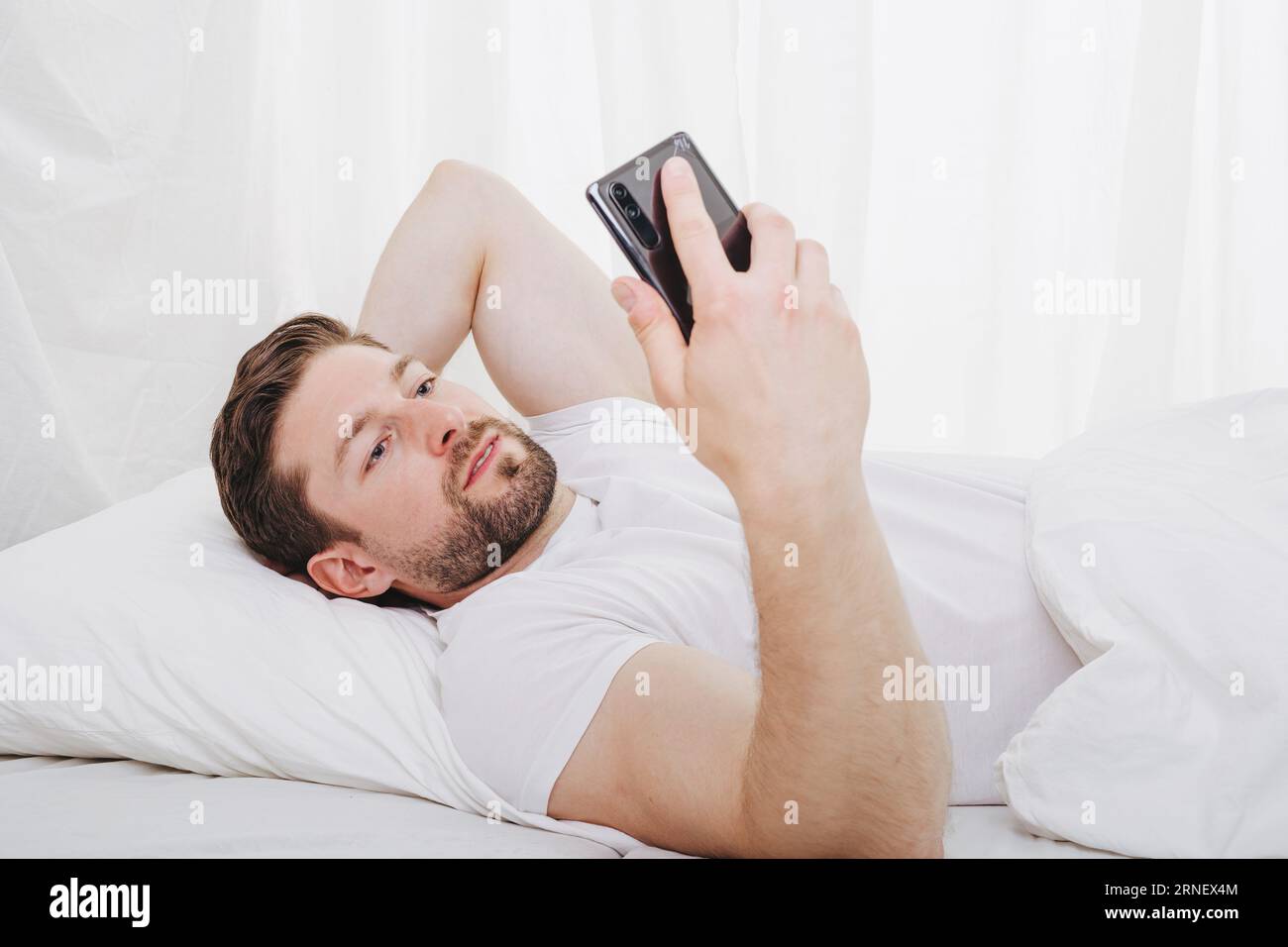 Reduce sleep hi-res stock photography and images - Alamy - Overcoming Phone Obsession For Better Sleep