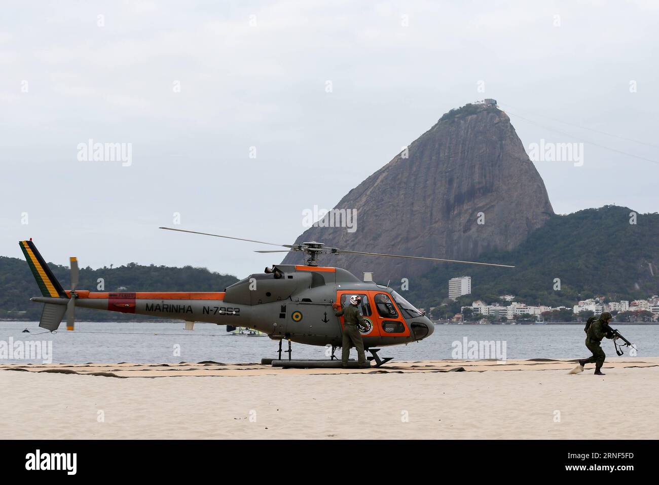 RIO DE JANEIRO, July 19, 2016 -- Brazil s army members take part in a drill of boarding and disembarking in Flamengo, in the south of Rio de Janeiro, Brazil, on July 19, 2016. The drill aimed to ensure the safety of athletes and visitors during the 2016 Rio Olympic Games. /AGENCIA ESTADO) (jp) (da) (hcs) (SP)BRAZIL-RIO DE JANEIRO-SPORTS-OLYMPICS-DRILL LucianoxBelford PUBLICATIONxNOTxINxCHN   Rio de Janeiro July 19 2016 Brazil S Army Members Take Part in a Drill of Boarding and disembarking in Flamengo in The South of Rio de Janeiro Brazil ON July 19 2016 The Drill aimed to Ensure The Safety of Stock Photo