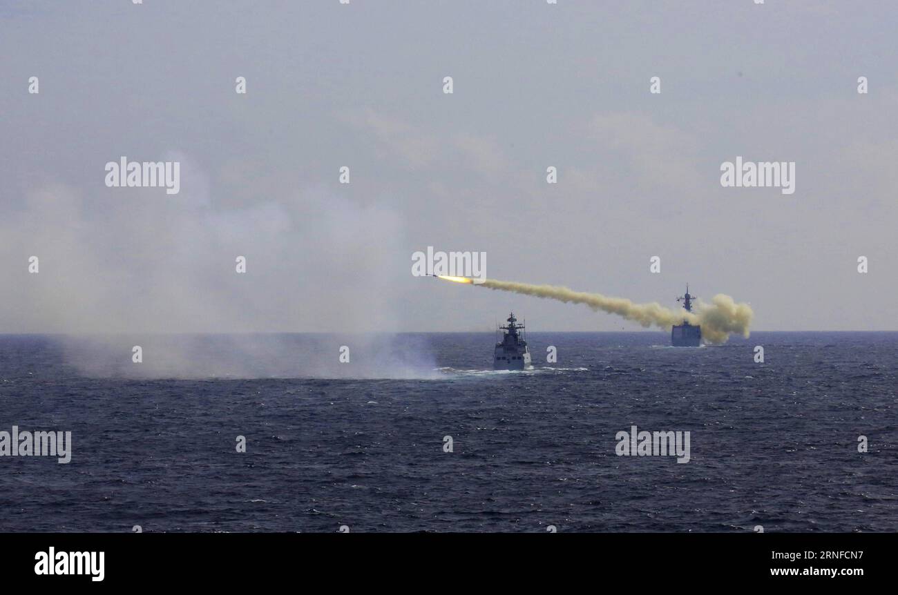 China - Marine-Übung im ostchinesischen Meer (160801) -- NINGBO, Aug. 1, 2016 -- An anti-ship missile is launched during a drill in the East China Sea, Aug 1, 2016. The Chinese navy started a drill, which involved firing dozens of missiles and torpedoes, in the East China Sea Monday. The drill involved naval aviation forces, including submarines, ships and coastguard troops. ) (wyl) CHINA-ZHEJIANG-EAST CHINA SEA-NAVY-DRILL (CN) WuxDengfeng PUBLICATIONxNOTxINxCHN   China Navy Exercise in Ostchinesischen Sea 160801 Ningbo Aug 1 2016 to Anti Ship Missile IS launched during a Drill in The East Chi Stock Photo